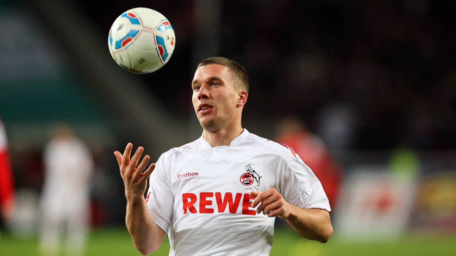 “极速追风：那些飞跃弯道的瞬间”，极速飞扬